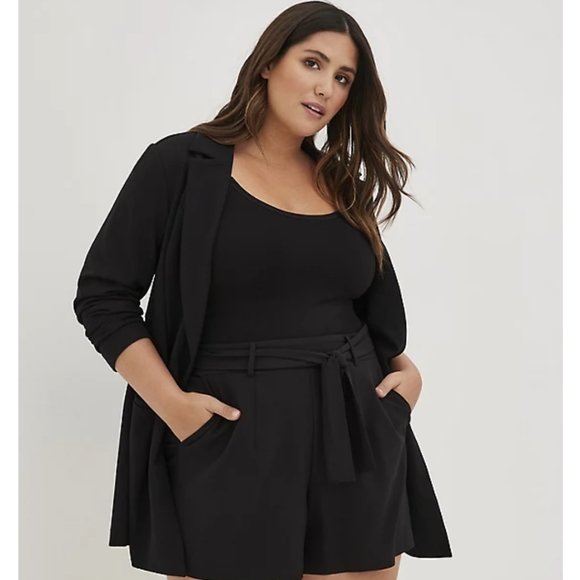 Black tie front crepe short - Picture 3 of 5